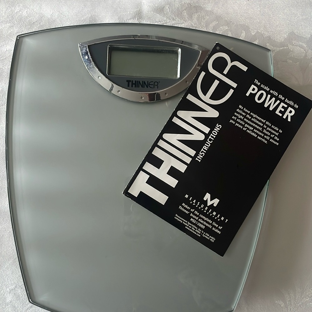Battery powered bathroom scale, fully functional pounds or kilograms